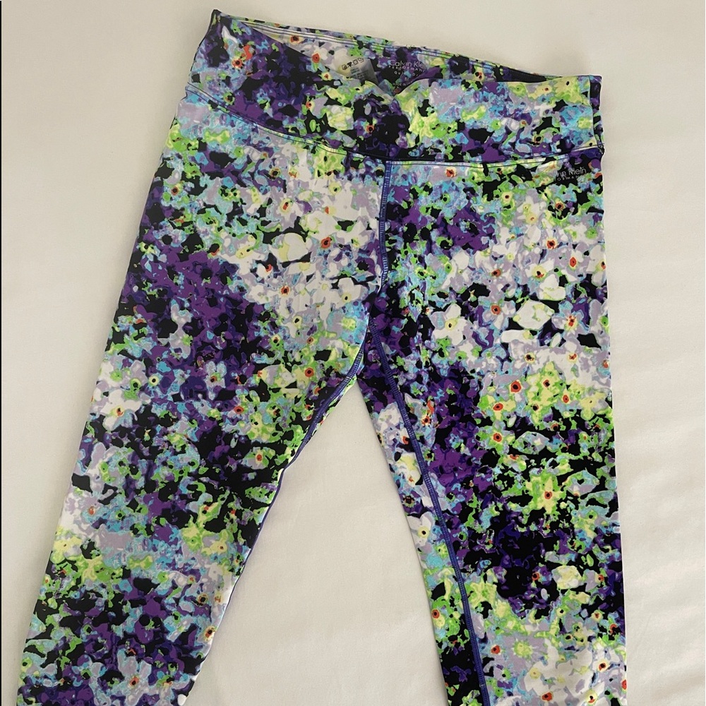 💫 In good, gently used condition with no rips, stains, tears or pilling.